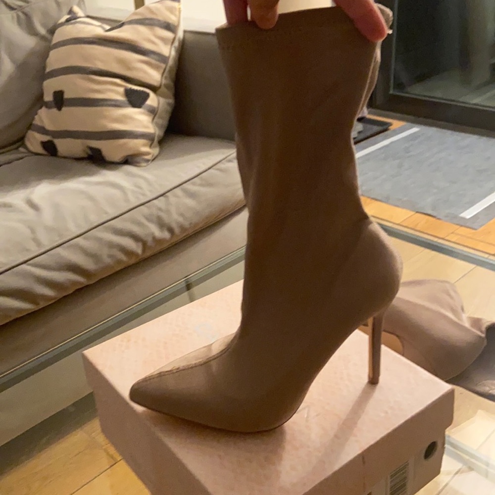 CAPE ROBBIN sock booties w heels taupe Sz 6.5